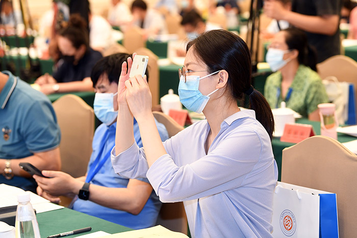 聚焦第六届智库峰会暨省社科界第十五届学术大会高层论坛①｜主旨演讲：瞄准高水平，走好江苏现  代化发展之路